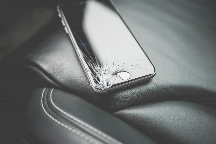 Telefon Ekranı Kırıldı: Ne Yapmalı? Telefon Ekranı Onarımı Nasıl Yapılır?